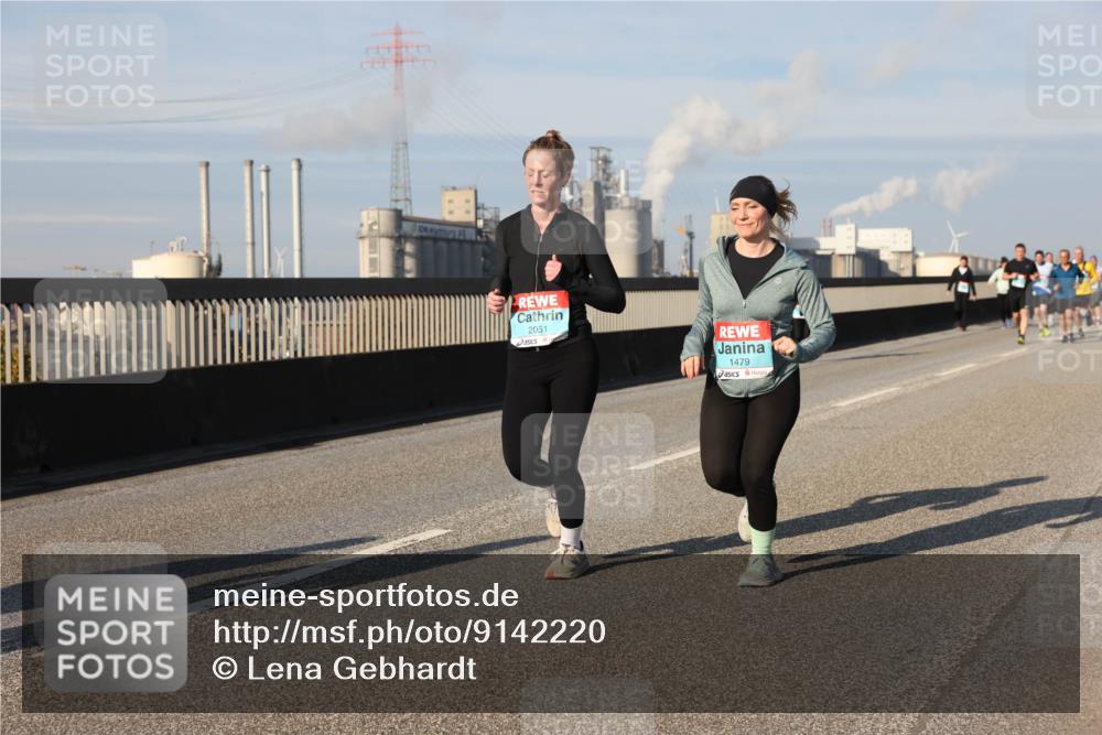 03.10.2025 - Köhlbrandbrückenlauf Lena Gebhardt http://msf.ph/oto/9142220 03.10.2025 10:00:01 Position 2 2051, 1479 meine-sportfotos.de