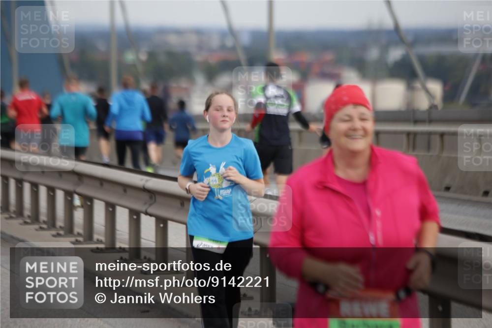 03.10.2025 - Köhlbrandbrückenlauf Jannik Wohlers http://msf.ph/oto/9142221 03.10.2025 15:41:28 Position 1  meine-sportfotos.de