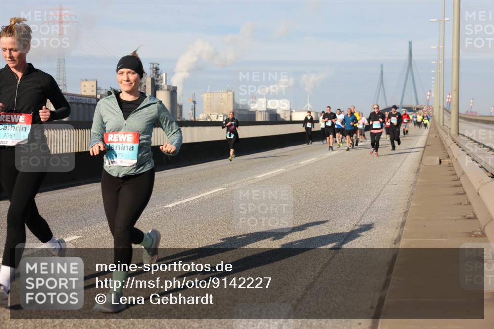 03.10.2025 - Köhlbrandbrückenlauf Lena Gebhardt http://msf.ph/oto/9142227 03.10.2025 10:00:01 Position 2 2051, 1479 meine-sportfotos.de