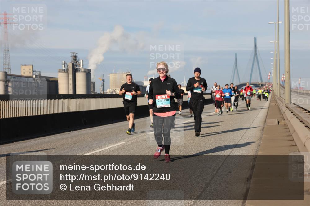 03.10.2025 - Köhlbrandbrückenlauf Lena Gebhardt http://msf.ph/oto/9142240 03.10.2025 10:00:07 Position 2 1917 meine-sportfotos.de