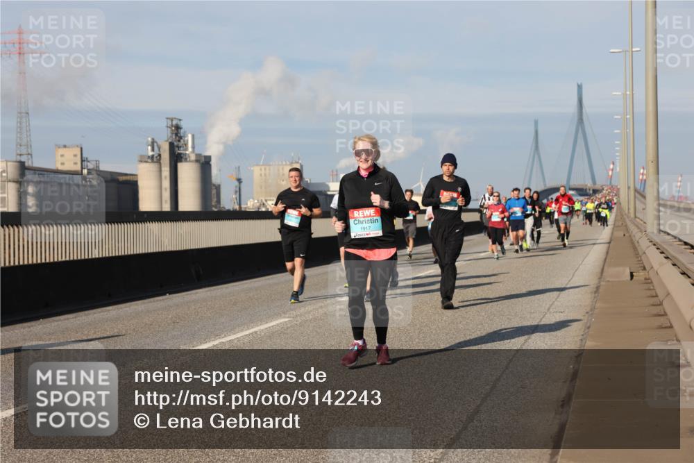 03.10.2025 - Köhlbrandbrückenlauf Lena Gebhardt http://msf.ph/oto/9142243 03.10.2025 10:00:07 Position 2 4, 1917 meine-sportfotos.de