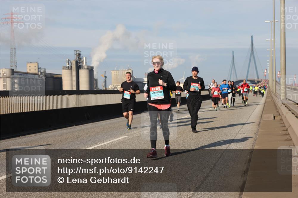 03.10.2025 - Köhlbrandbrückenlauf Lena Gebhardt http://msf.ph/oto/9142247 03.10.2025 10:00:07 Position 2 1917 meine-sportfotos.de