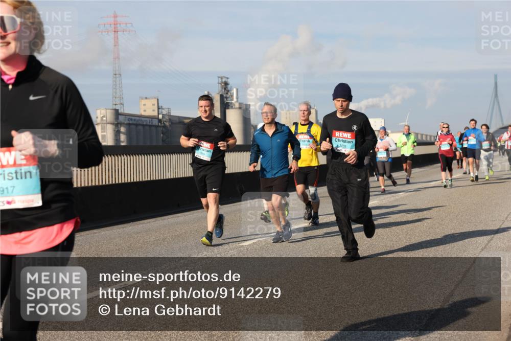 03.10.2025 - Köhlbrandbrückenlauf Lena Gebhardt http://msf.ph/oto/9142279 03.10.2025 10:00:09 Position 2 917, 1310, 2231 meine-sportfotos.de