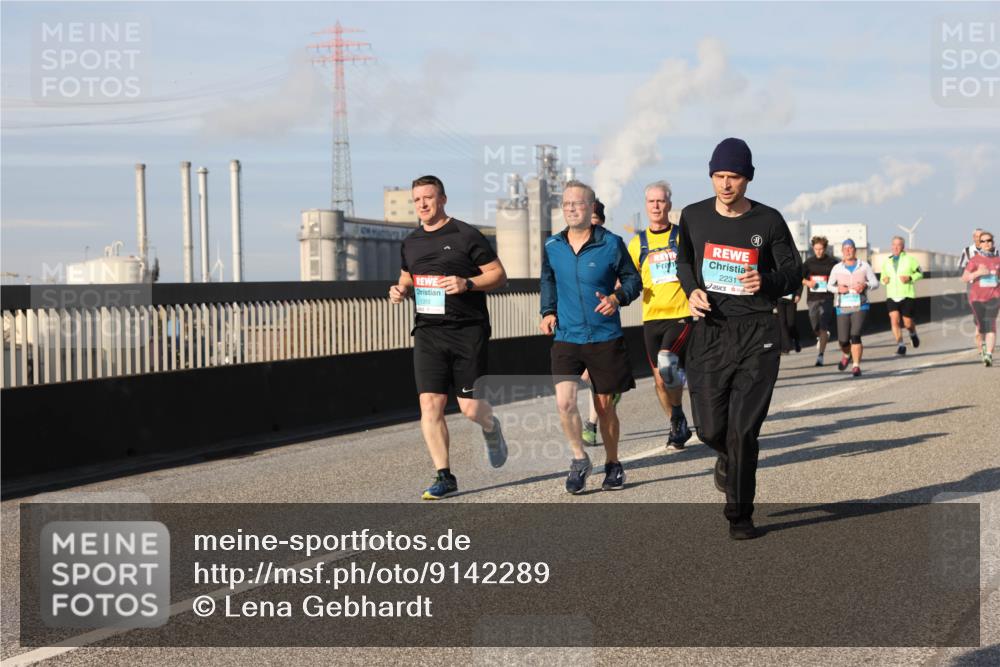 03.10.2025 - Köhlbrandbrückenlauf Lena Gebhardt http://msf.ph/oto/9142289 03.10.2025 10:00:09 Position 2 1310, 2231 meine-sportfotos.de