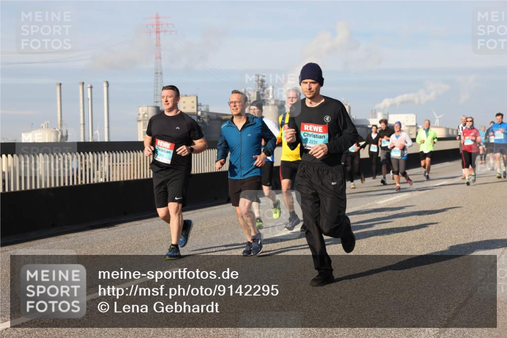 03.10.2025 - Köhlbrandbrückenlauf Lena Gebhardt http://msf.ph/oto/9142295 03.10.2025 10:00:10 Position 2 1310, 2231 meine-sportfotos.de