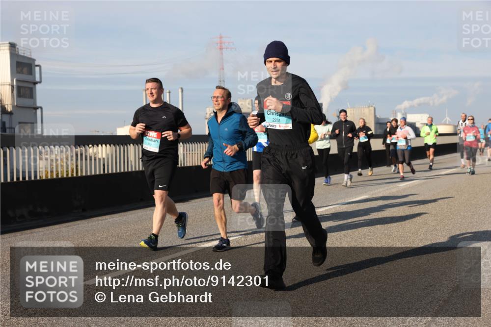 03.10.2025 - Köhlbrandbrückenlauf Lena Gebhardt http://msf.ph/oto/9142301 03.10.2025 10:00:10 Position 2 1310, 2231 meine-sportfotos.de