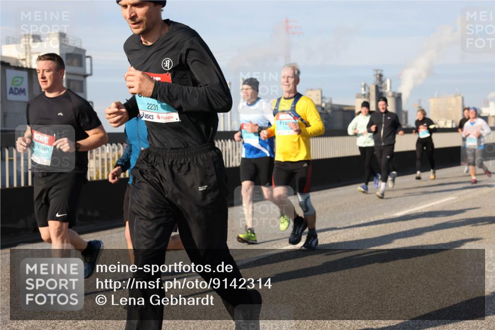 03.10.2025 - Köhlbrandbrückenlauf Lena Gebhardt http://msf.ph/oto/9142314 03.10.2025 10:00:11 Position 2 310, 2231, 20 meine-sportfotos.de