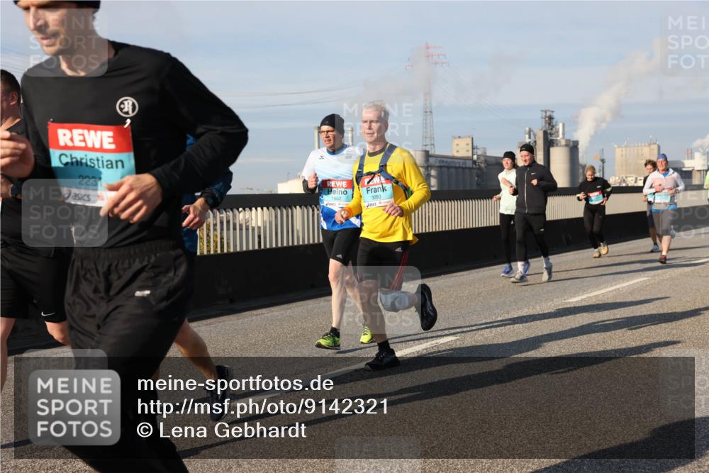 03.10.2025 - Köhlbrandbrückenlauf Lena Gebhardt http://msf.ph/oto/9142321 03.10.2025 10:00:11 Position 2 223, 1862, 3050 meine-sportfotos.de