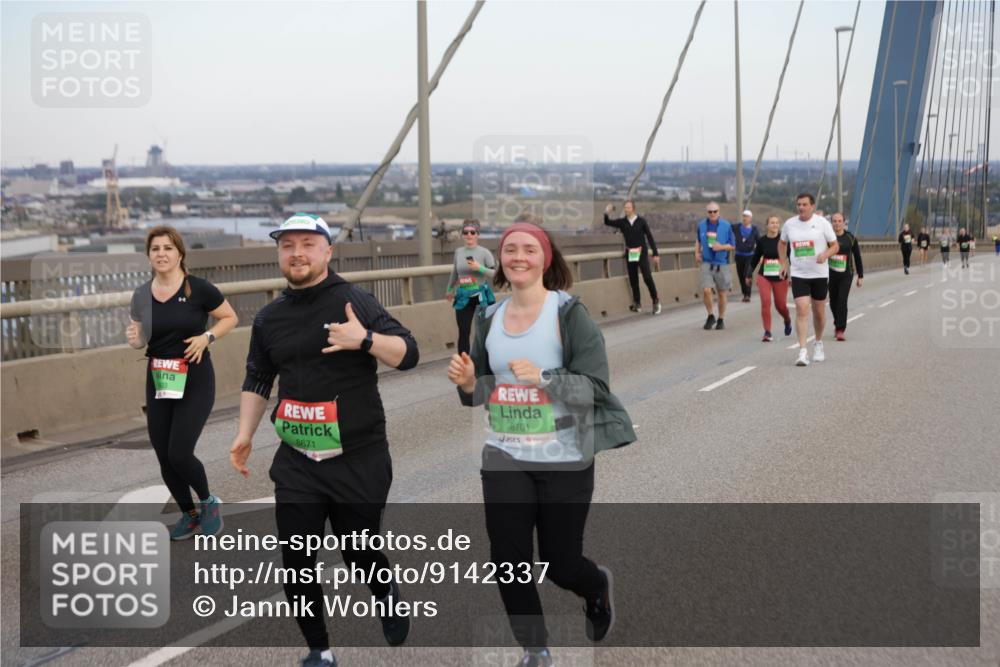 03.10.2025 - Köhlbrandbrückenlauf Jannik Wohlers http://msf.ph/oto/9142337 03.10.2025 15:41:52 Position 1 8671, 8701 meine-sportfotos.de