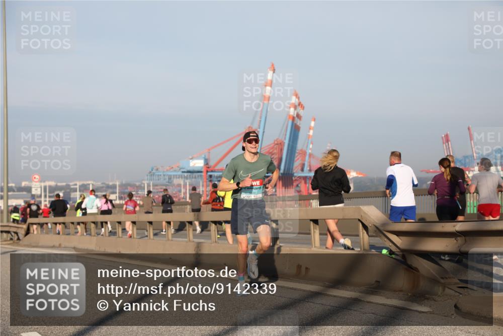 03.10.2025 - Köhlbrandbrückenlauf Yannick Fuchs http://msf.ph/oto/9142339 03.10.2025 08:27:54 Position 2  meine-sportfotos.de