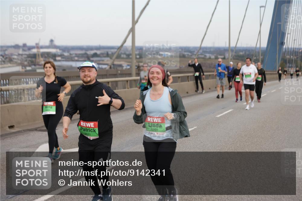 03.10.2025 - Köhlbrandbrückenlauf Jannik Wohlers http://msf.ph/oto/9142341 03.10.2025 15:41:52 Position 1 8403, 8671, 8701 meine-sportfotos.de