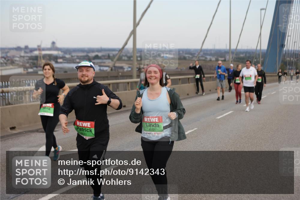 03.10.2025 - Köhlbrandbrückenlauf Jannik Wohlers http://msf.ph/oto/9142343 03.10.2025 15:41:52 Position 1 8671, 8701 meine-sportfotos.de