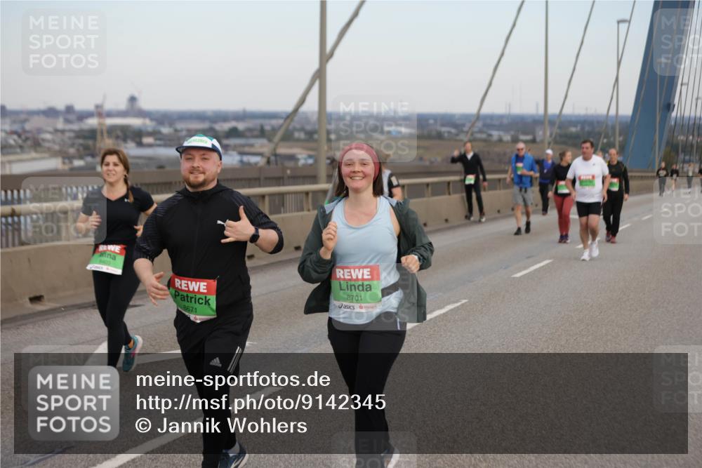 03.10.2025 - Köhlbrandbrückenlauf Jannik Wohlers http://msf.ph/oto/9142345 03.10.2025 15:41:52 Position 1 8403, 8671, 8701 meine-sportfotos.de