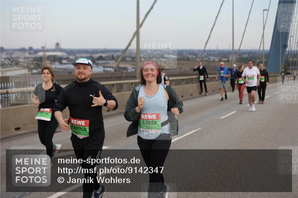 03.10.2025 - Köhlbrandbrückenlauf Jannik Wohlers http://msf.ph/oto/9142347 03.10.2025 15:41:52 Position 1 8403, 8671, 8701 meine-sportfotos.de