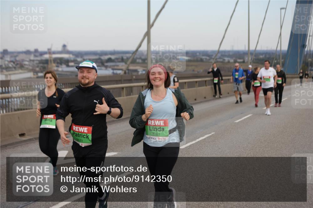 03.10.2025 - Köhlbrandbrückenlauf Jannik Wohlers http://msf.ph/oto/9142350 03.10.2025 15:41:52 Position 1 8403, 8671, 8701 meine-sportfotos.de