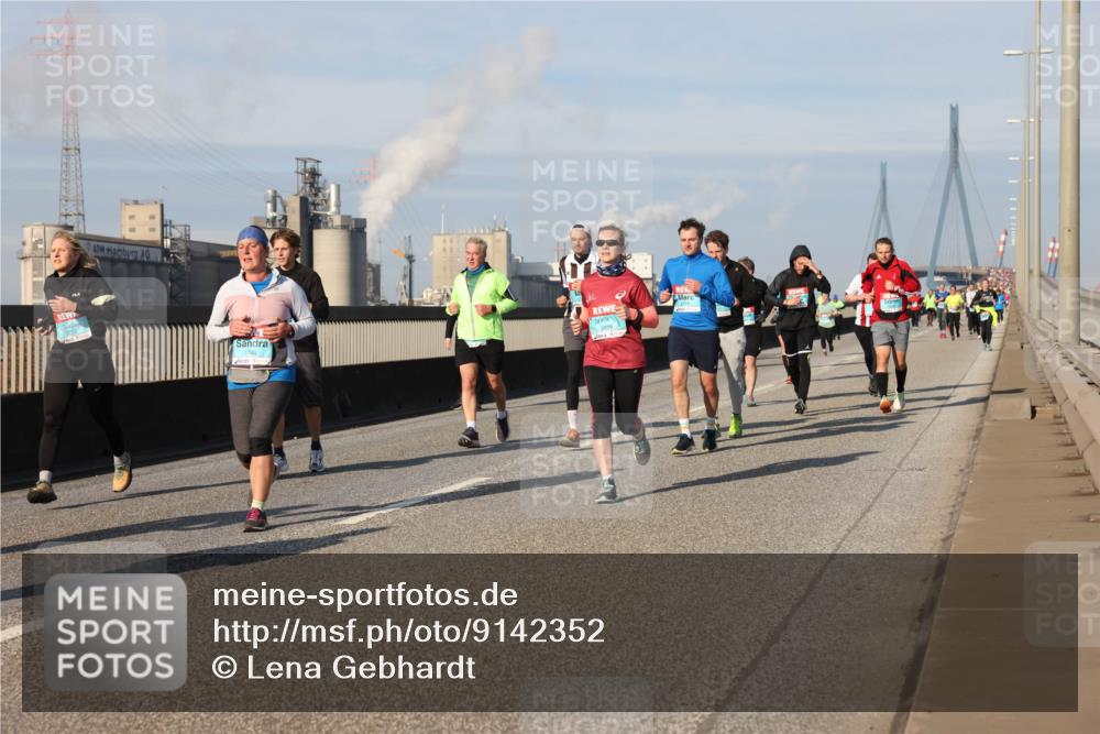 03.10.2025 - Köhlbrandbrückenlauf Lena Gebhardt http://msf.ph/oto/9142352 03.10.2025 10:00:13 Position 2 3755, 1746, 3839 meine-sportfotos.de
