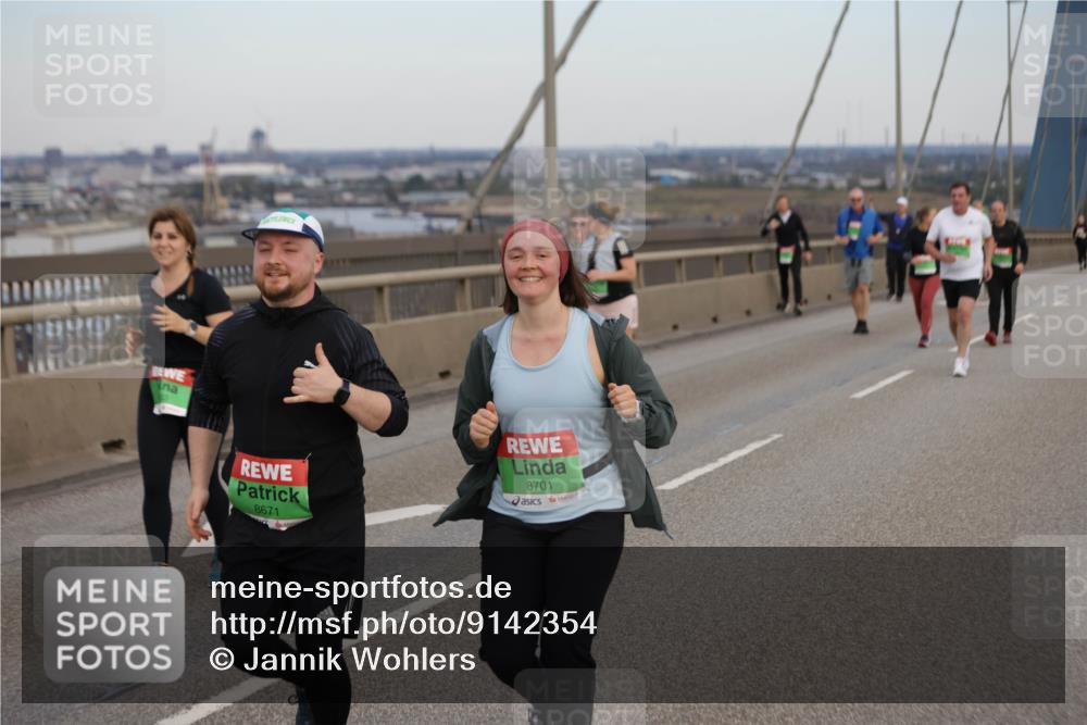 03.10.2025 - Köhlbrandbrückenlauf Jannik Wohlers http://msf.ph/oto/9142354 03.10.2025 15:41:52 Position 1 8671, 8701 meine-sportfotos.de