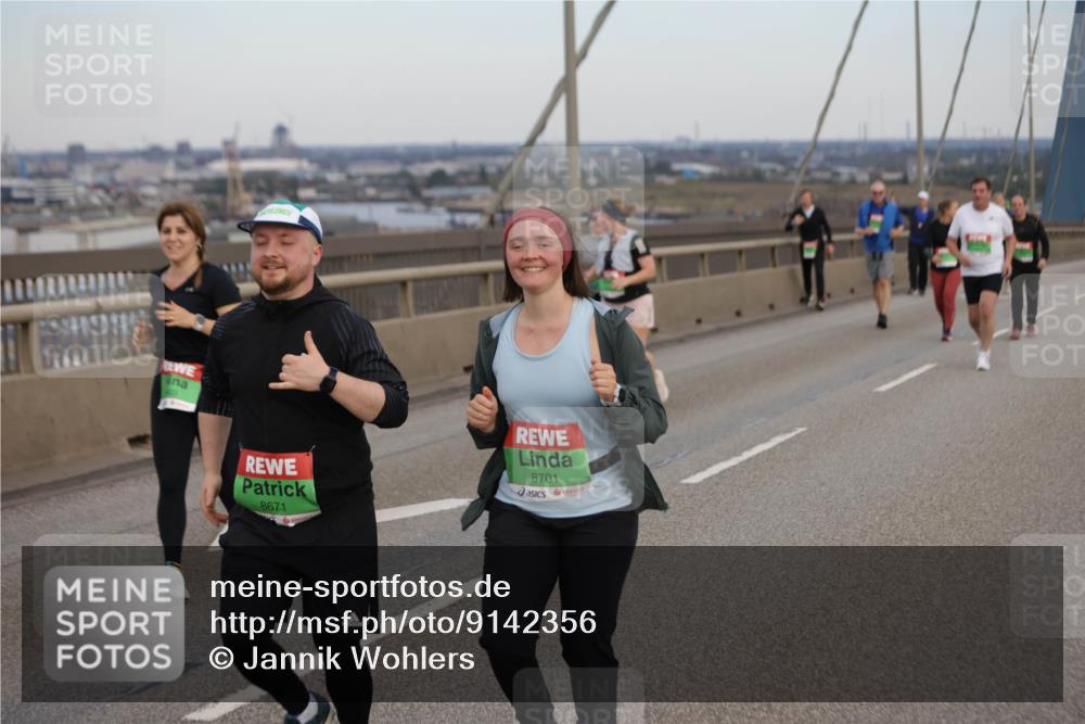 03.10.2025 - Köhlbrandbrückenlauf Jannik Wohlers http://msf.ph/oto/9142356 03.10.2025 15:41:53 Position 1 8671, 8701 meine-sportfotos.de