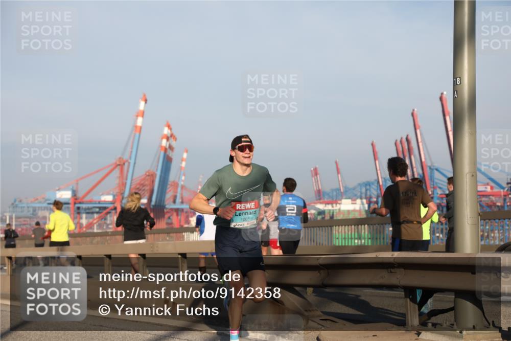 03.10.2025 - Köhlbrandbrückenlauf Yannick Fuchs http://msf.ph/oto/9142358 03.10.2025 08:27:55 Position 2 1008, 10, 18 meine-sportfotos.de