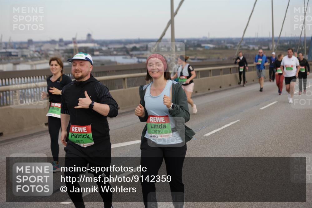 03.10.2025 - Köhlbrandbrückenlauf Jannik Wohlers http://msf.ph/oto/9142359 03.10.2025 15:41:53 Position 1 8403, 8671, 8701 meine-sportfotos.de
