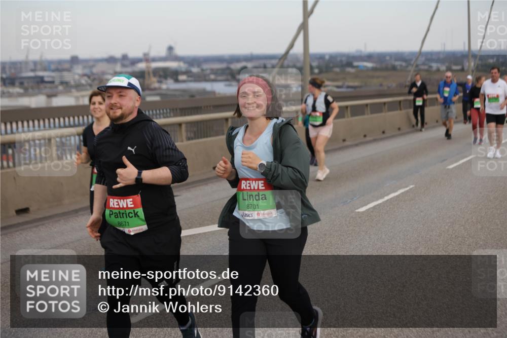 03.10.2025 - Köhlbrandbrückenlauf Jannik Wohlers http://msf.ph/oto/9142360 03.10.2025 15:41:53 Position 1 8671, 8701 meine-sportfotos.de
