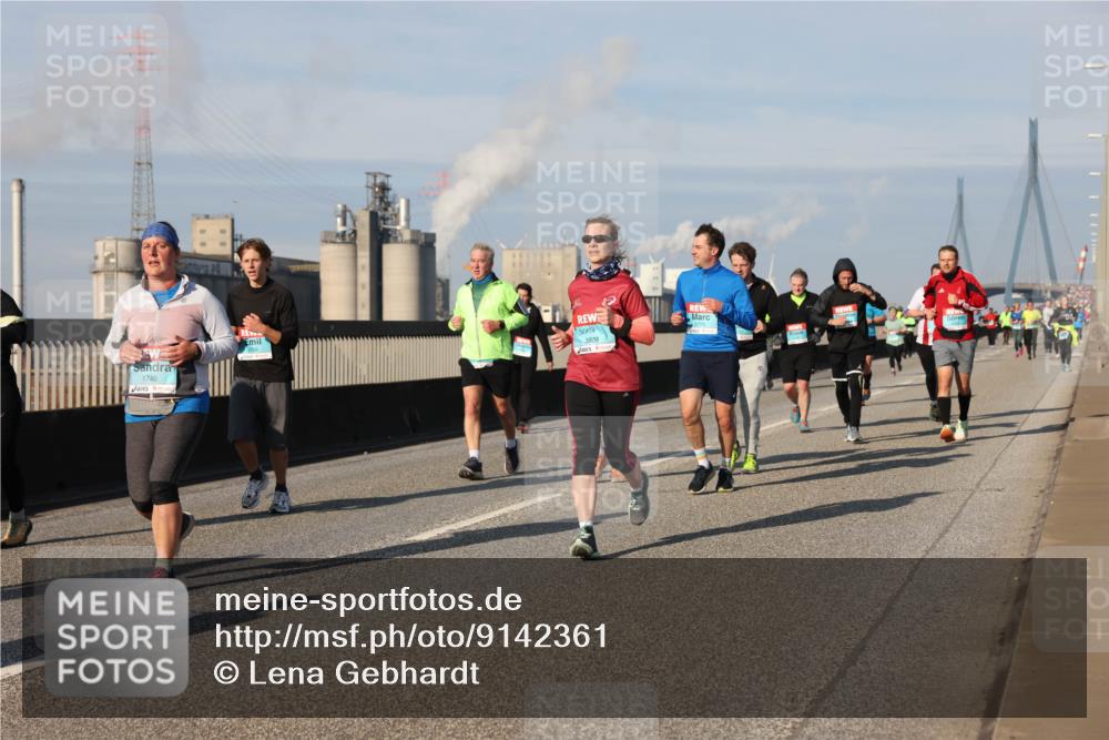 03.10.2025 - Köhlbrandbrückenlauf Lena Gebhardt http://msf.ph/oto/9142361 03.10.2025 10:00:14 Position 2 4, 1746, 3839 meine-sportfotos.de