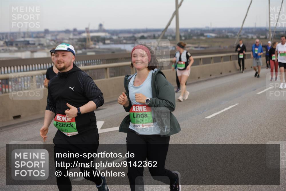 03.10.2025 - Köhlbrandbrückenlauf Jannik Wohlers http://msf.ph/oto/9142362 03.10.2025 15:41:53 Position 1 8671, 8701 meine-sportfotos.de