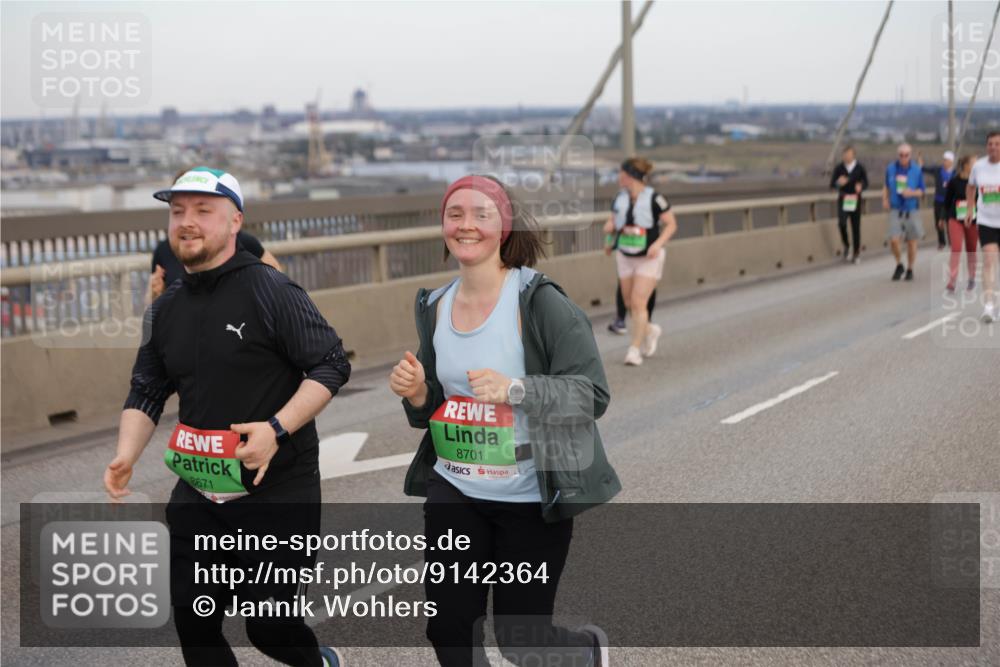 03.10.2025 - Köhlbrandbrückenlauf Jannik Wohlers http://msf.ph/oto/9142364 03.10.2025 15:41:53 Position 1 8671, 8701 meine-sportfotos.de