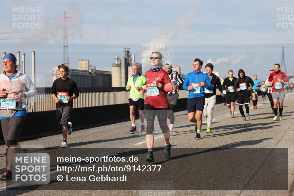 03.10.2025 - Köhlbrandbrückenlauf Lena Gebhardt http://msf.ph/oto/9142377 03.10.2025 10:00:15 Position 2 1746, 2, 3839 meine-sportfotos.de