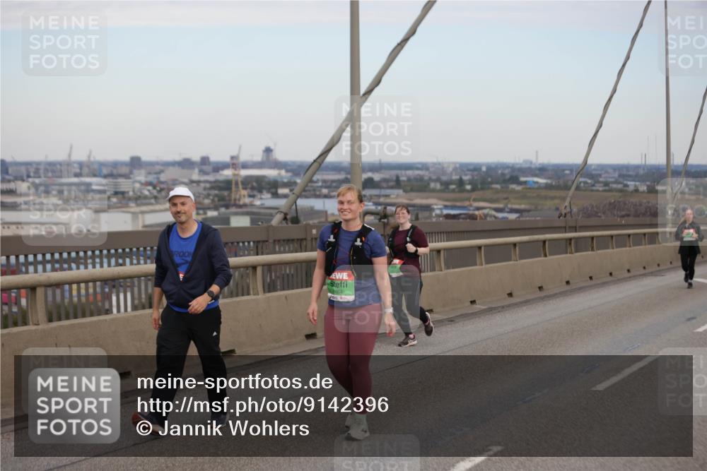 03.10.2025 - Köhlbrandbrückenlauf Jannik Wohlers http://msf.ph/oto/9142396 03.10.2025 15:42:06 Position 1 8664 meine-sportfotos.de