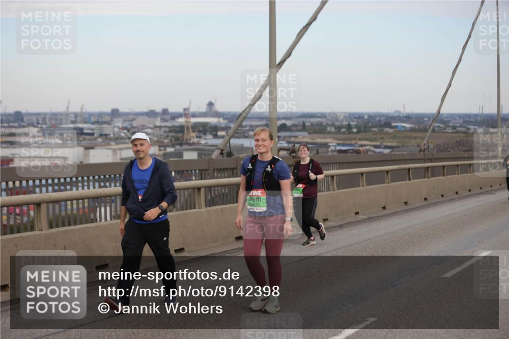 03.10.2025 - Köhlbrandbrückenlauf Jannik Wohlers http://msf.ph/oto/9142398 03.10.2025 15:42:06 Position 1 8664 meine-sportfotos.de