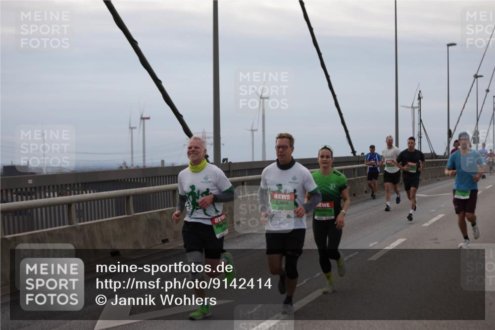 03.10.2025 - Köhlbrandbrückenlauf Jannik Wohlers http://msf.ph/oto/9142414 03.10.2025 15:42:23 Position 1 9421 meine-sportfotos.de