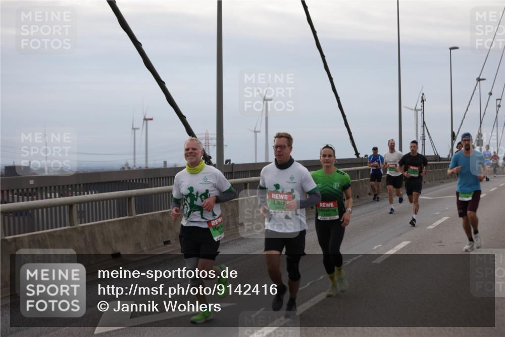 03.10.2025 - Köhlbrandbrückenlauf Jannik Wohlers http://msf.ph/oto/9142416 03.10.2025 15:42:23 Position 1 9421 meine-sportfotos.de