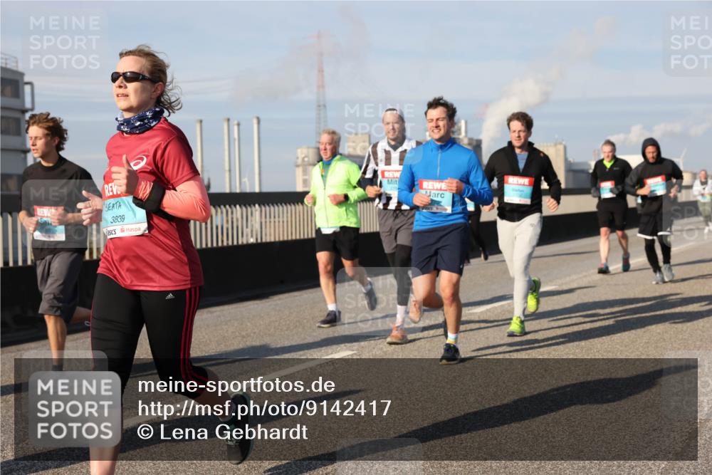 03.10.2025 - Köhlbrandbrückenlauf Lena Gebhardt http://msf.ph/oto/9142417 03.10.2025 10:00:16 Position 2 3839 meine-sportfotos.de