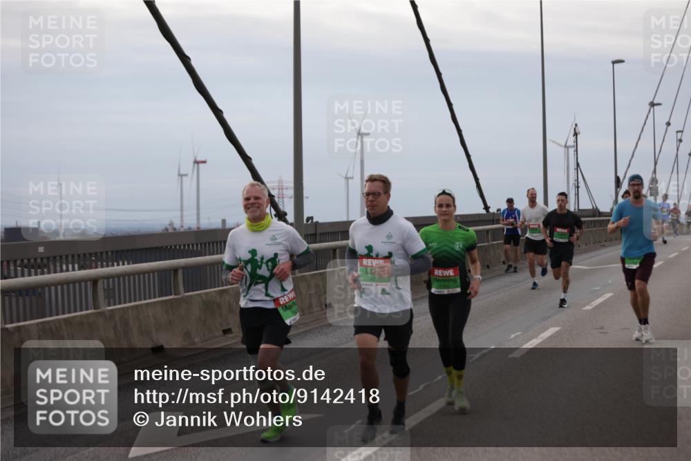 03.10.2025 - Köhlbrandbrückenlauf Jannik Wohlers http://msf.ph/oto/9142418 03.10.2025 15:42:23 Position 1 9421 meine-sportfotos.de