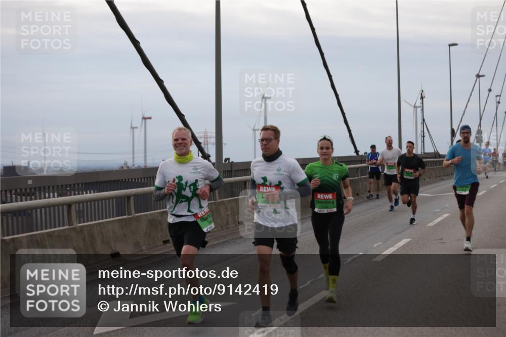 03.10.2025 - Köhlbrandbrückenlauf Jannik Wohlers http://msf.ph/oto/9142419 03.10.2025 15:42:23 Position 1 7455 meine-sportfotos.de