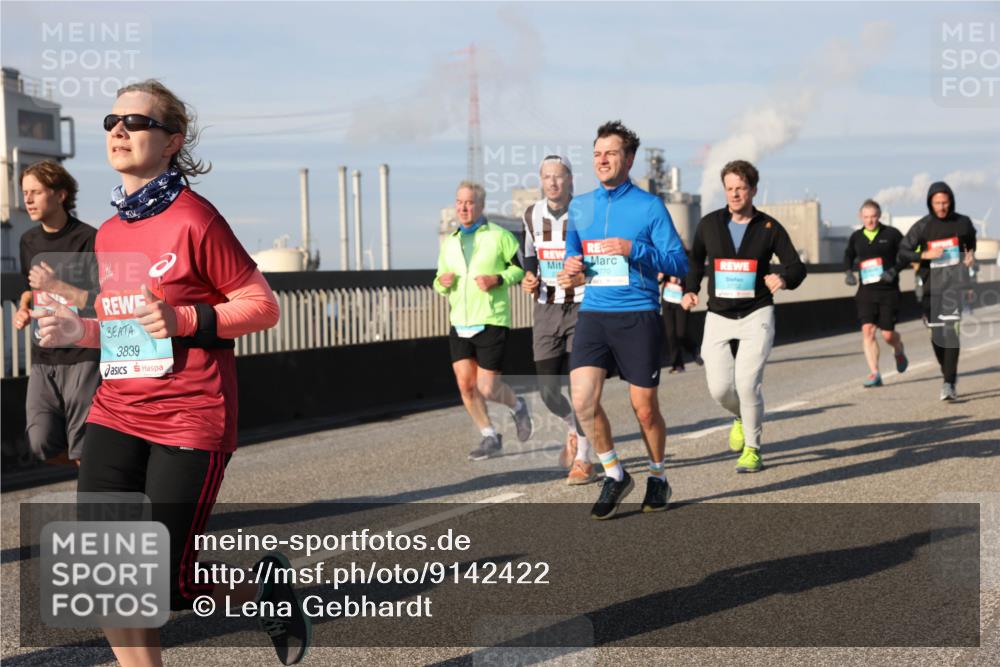 03.10.2025 - Köhlbrandbrückenlauf Lena Gebhardt http://msf.ph/oto/9142422 03.10.2025 10:00:16 Position 2 3839 meine-sportfotos.de