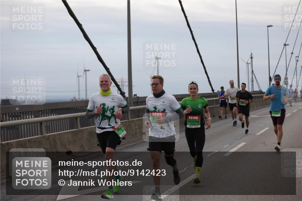 03.10.2025 - Köhlbrandbrückenlauf Jannik Wohlers http://msf.ph/oto/9142423 03.10.2025 15:42:23 Position 1 7455 meine-sportfotos.de