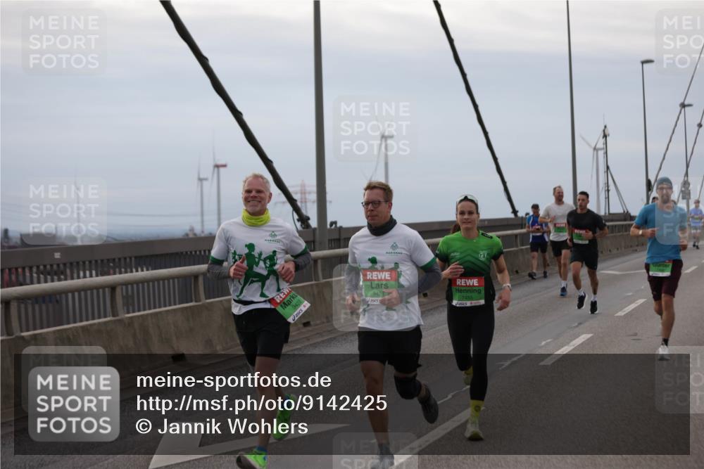 03.10.2025 - Köhlbrandbrückenlauf Jannik Wohlers http://msf.ph/oto/9142425 03.10.2025 15:42:23 Position 1 9422, 9421, 7455 meine-sportfotos.de