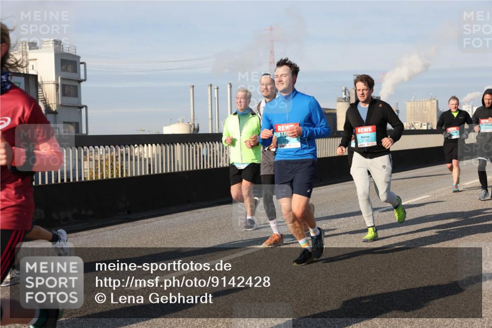 03.10.2025 - Köhlbrandbrückenlauf Lena Gebhardt http://msf.ph/oto/9142428 03.10.2025 10:00:17 Position 2 3732 meine-sportfotos.de