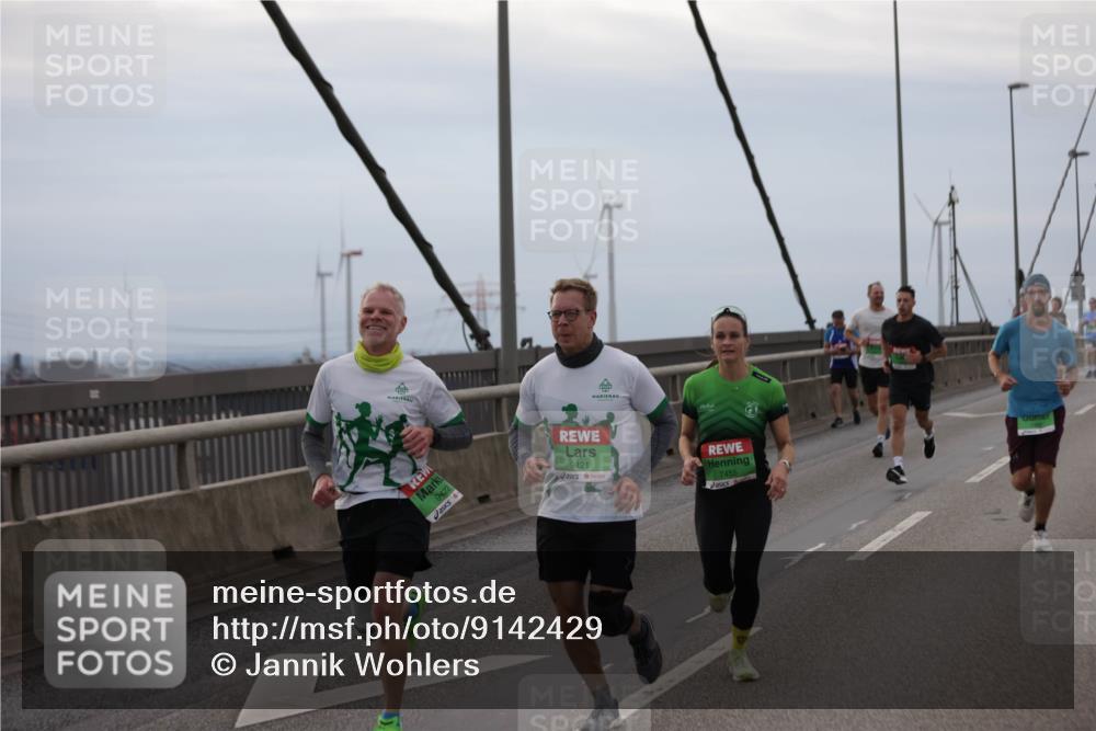 03.10.2025 - Köhlbrandbrückenlauf Jannik Wohlers http://msf.ph/oto/9142429 03.10.2025 15:42:23 Position 1 9422, 9421, 7455 meine-sportfotos.de