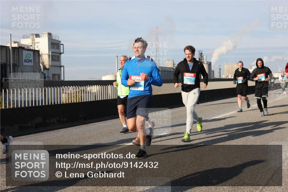 03.10.2025 - Köhlbrandbrückenlauf Lena Gebhardt http://msf.ph/oto/9142432 03.10.2025 10:00:17 Position 2 2770, 3732 meine-sportfotos.de