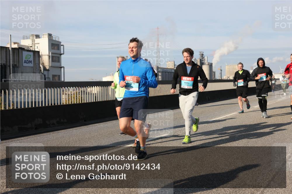 03.10.2025 - Köhlbrandbrückenlauf Lena Gebhardt http://msf.ph/oto/9142434 03.10.2025 10:00:17 Position 2 2770, 3732 meine-sportfotos.de