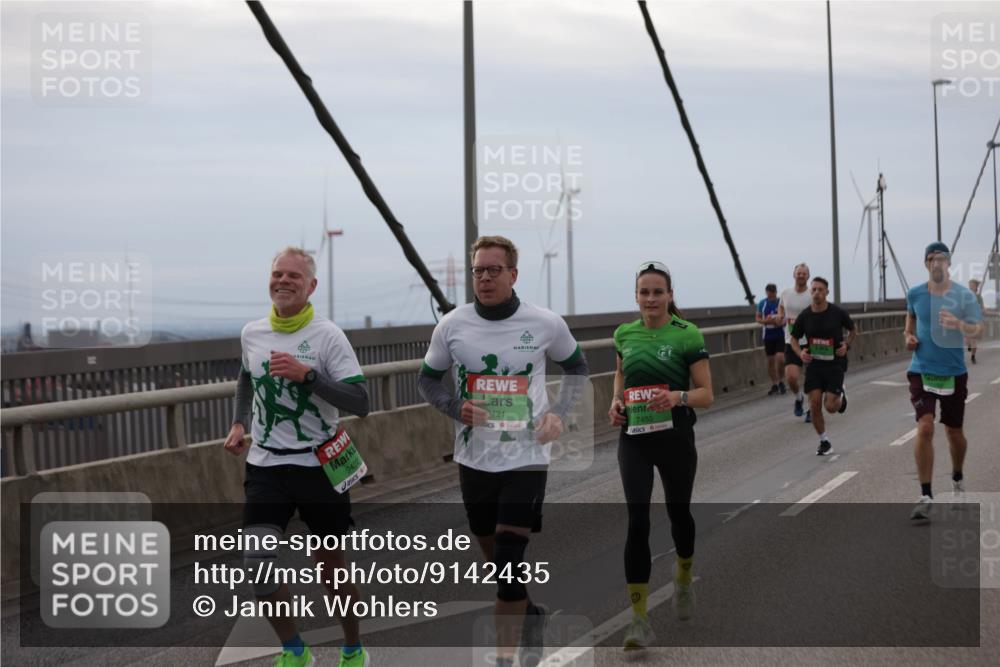 03.10.2025 - Köhlbrandbrückenlauf Jannik Wohlers http://msf.ph/oto/9142435 03.10.2025 15:42:23 Position 1 421, 9422, 414, 7455 meine-sportfotos.de