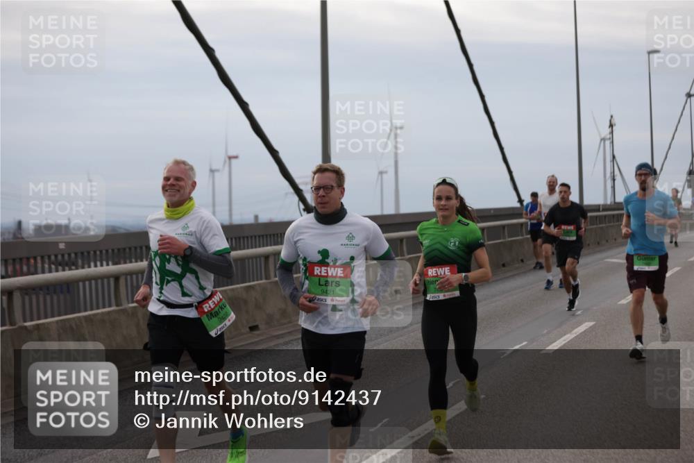 03.10.2025 - Köhlbrandbrückenlauf Jannik Wohlers http://msf.ph/oto/9142437 03.10.2025 15:42:23 Position 1 9422, 9421 meine-sportfotos.de