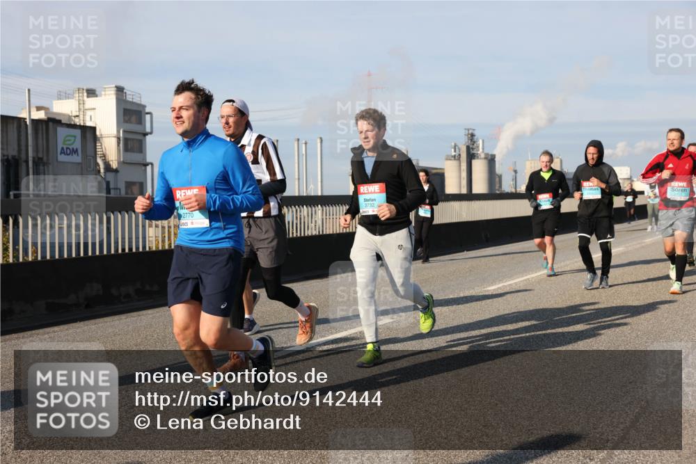 03.10.2025 - Köhlbrandbrückenlauf Lena Gebhardt http://msf.ph/oto/9142444 03.10.2025 10:00:17 Position 2 2770, 3732 meine-sportfotos.de