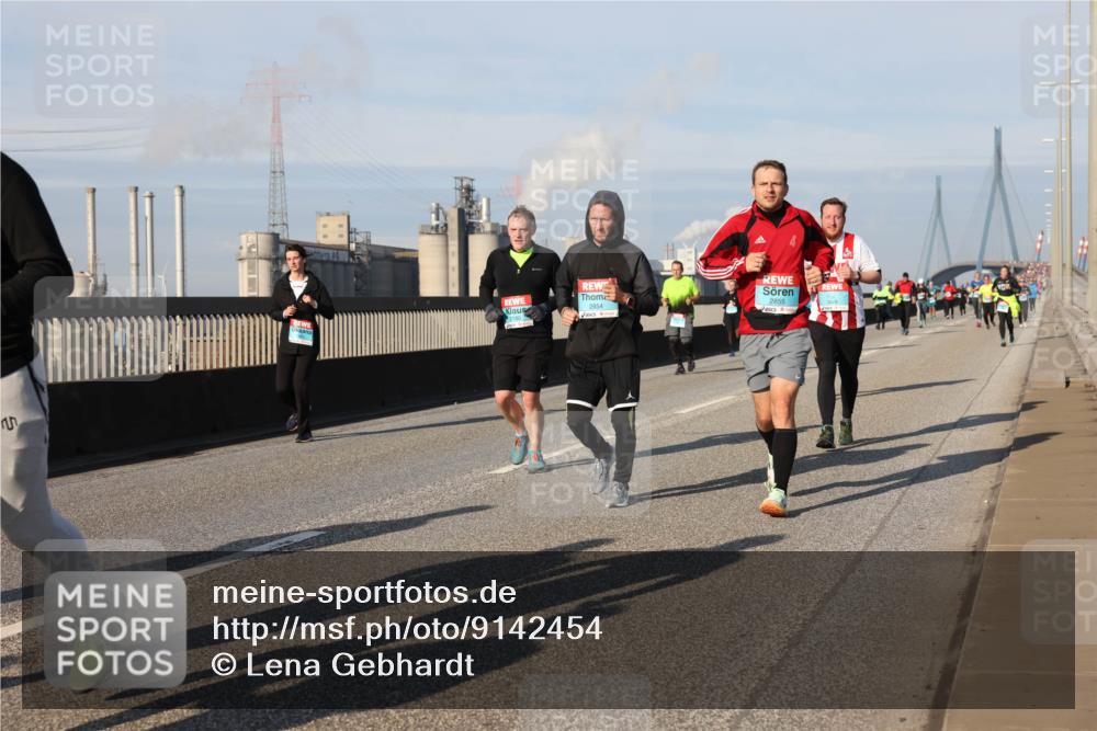 03.10.2025 - Köhlbrandbrückenlauf Lena Gebhardt http://msf.ph/oto/9142454 03.10.2025 10:00:18 Position 2 5, 2854, 2855 meine-sportfotos.de