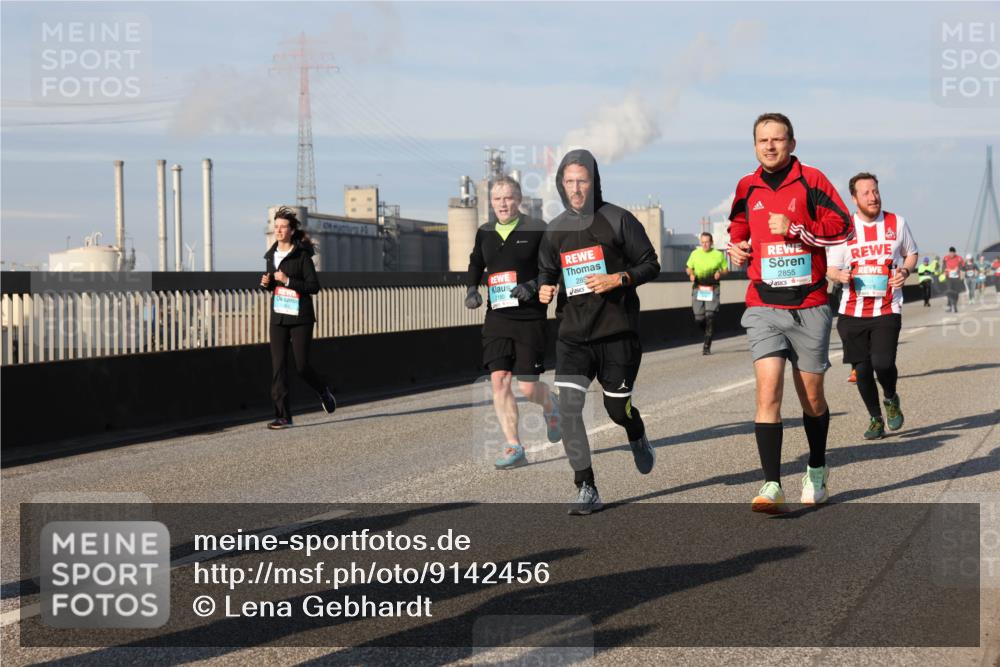 03.10.2025 - Köhlbrandbrückenlauf Lena Gebhardt http://msf.ph/oto/9142456 03.10.2025 10:00:18 Position 2 2180, 2855 meine-sportfotos.de