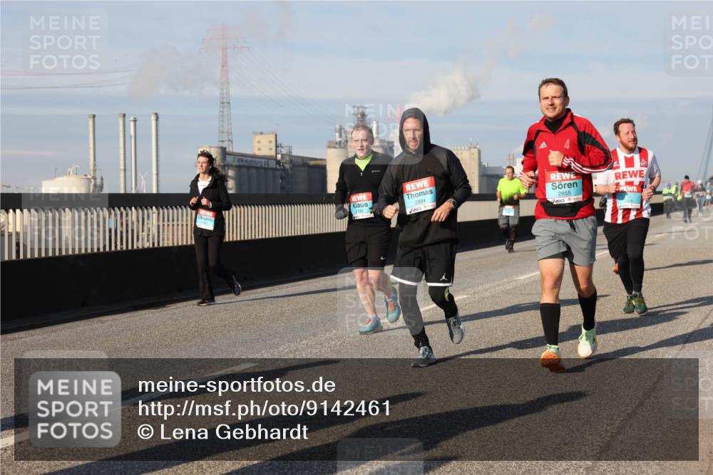 03.10.2025 - Köhlbrandbrückenlauf Lena Gebhardt http://msf.ph/oto/9142461 03.10.2025 10:00:18 Position 2 2180, 2854, 2855 meine-sportfotos.de