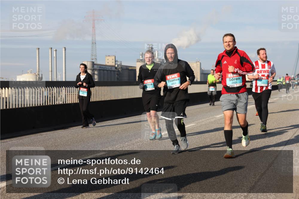 03.10.2025 - Köhlbrandbrückenlauf Lena Gebhardt http://msf.ph/oto/9142464 03.10.2025 10:00:18 Position 2 180, 2854, 2855 meine-sportfotos.de